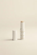 Solskydd SPF50 Stick av LEYME, mineralbaserat skydd för alla hudtyper, enkel applicering.