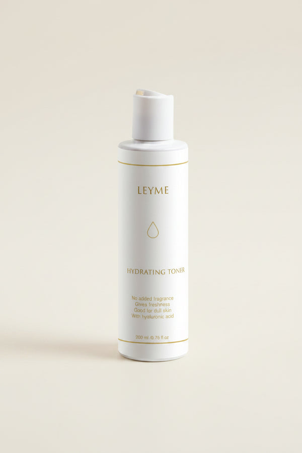 Hydrating toner 200ml flaska med hyaluronsyra, perfekt för ansiktstoner och återfuktning av huden.