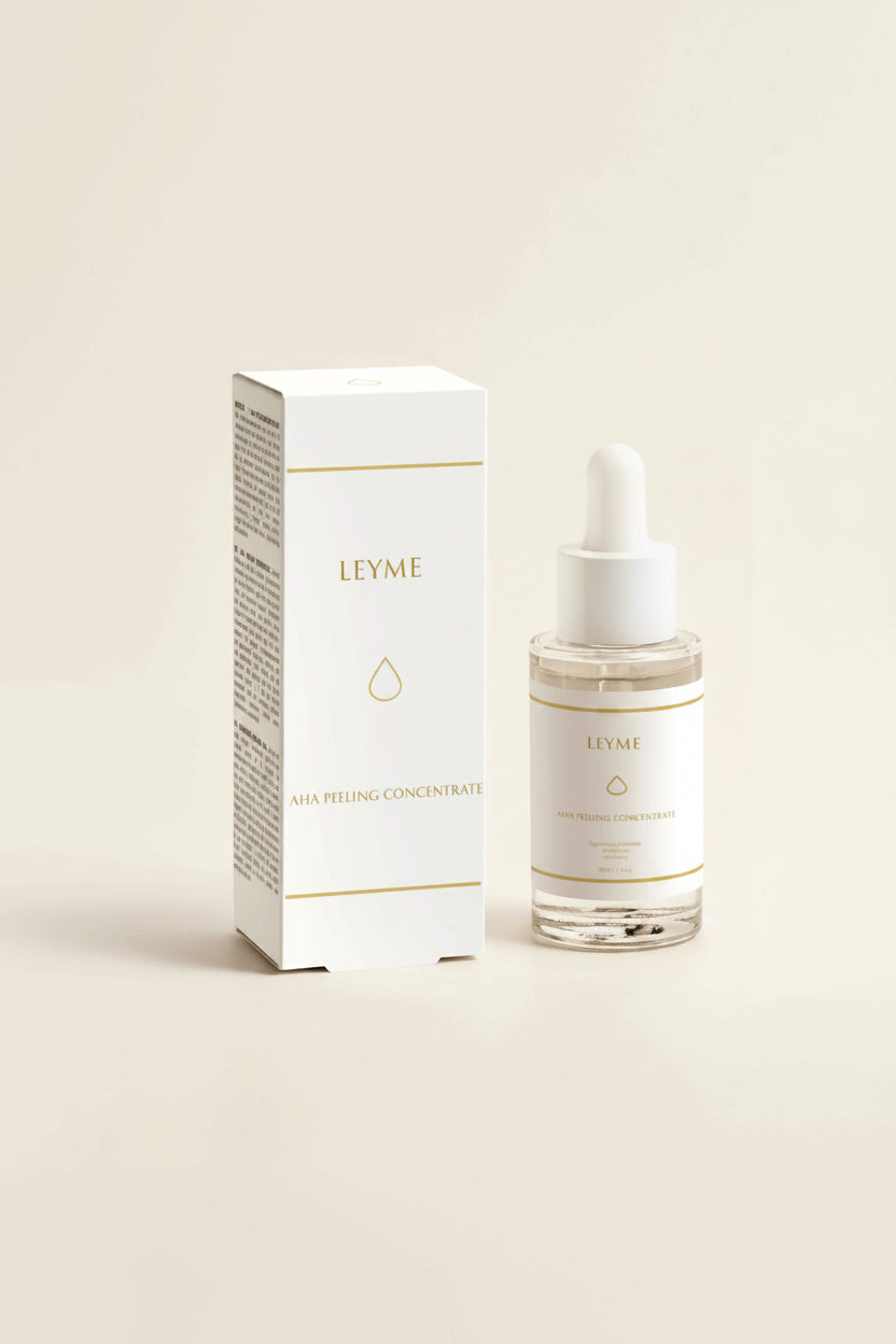 AHA peeling serum från Leyme i en elegant flaska med kartong för exfoliering och återfuktning.